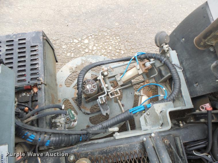 image for item K5646 1998 GMC T7500 street sweeper truck