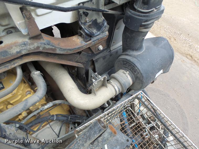 image for item K5646 1998 GMC T7500 street sweeper truck