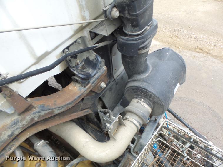 image for item K5646 1998 GMC T7500 street sweeper truck