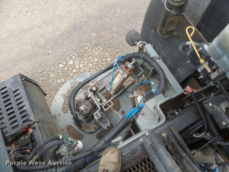 image for item K5646 1998 GMC T7500 street sweeper truck