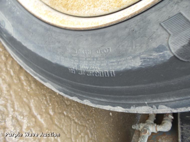 image for item K5646 1998 GMC T7500 street sweeper truck