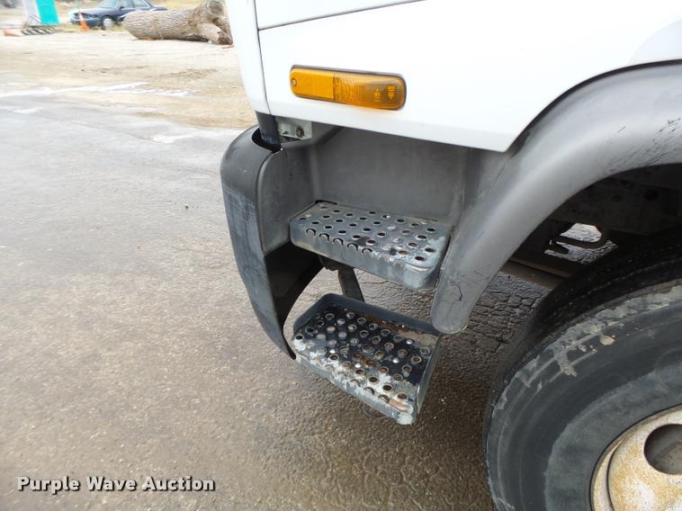 image for item K5646 1998 GMC T7500 street sweeper truck