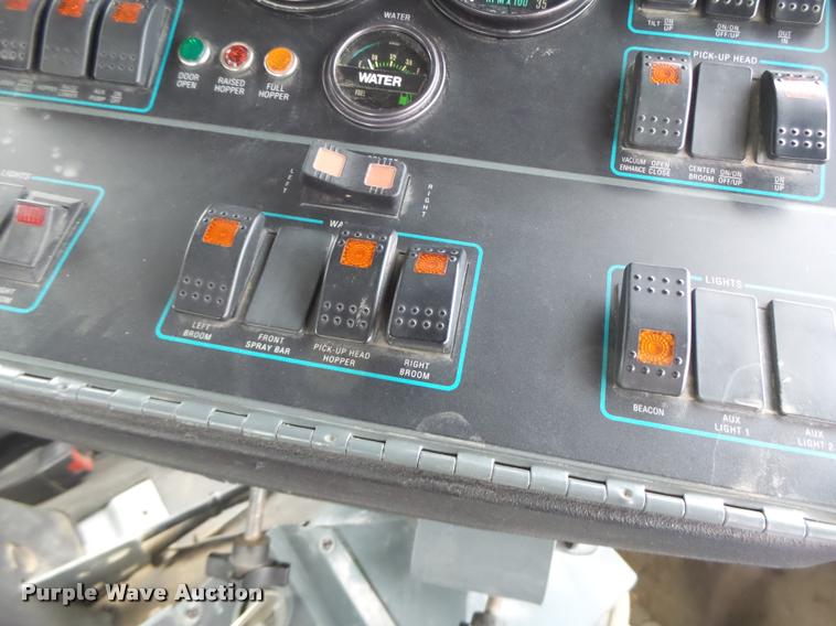 image for item K5646 1998 GMC T7500 street sweeper truck