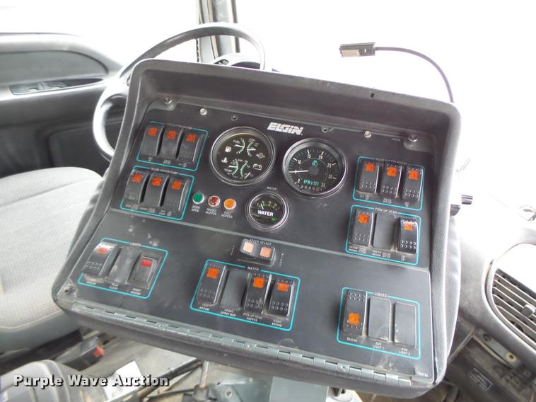 image for item K5646 1998 GMC T7500 street sweeper truck