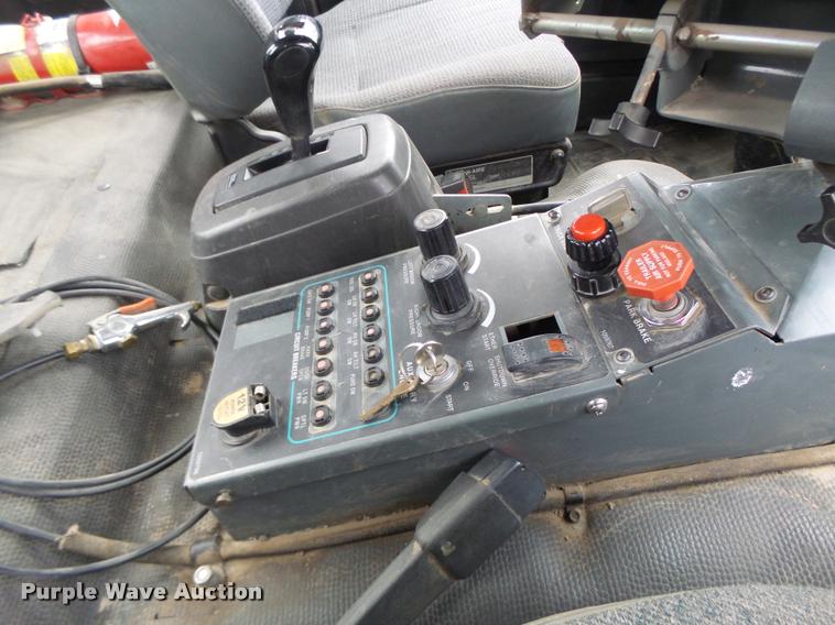 image for item K5646 1998 GMC T7500 street sweeper truck