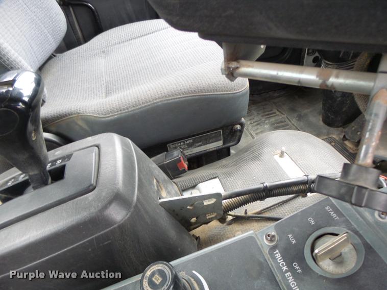 image for item K5646 1998 GMC T7500 street sweeper truck