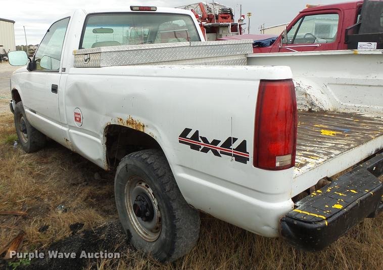 image for item K5647 1994 GMC Sierra 1500 pickup truck