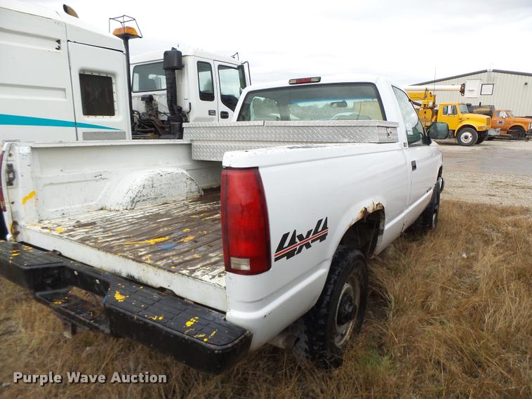 image for item K5647 1994 GMC Sierra 1500 pickup truck