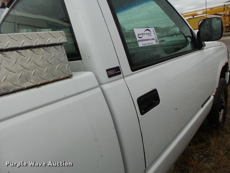 image for item K5647 1994 GMC Sierra 1500 pickup truck