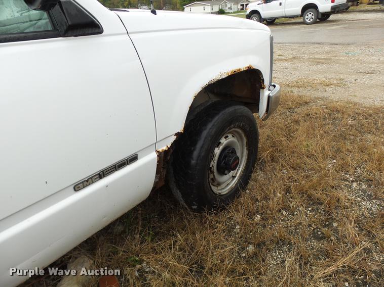 image for item K5647 1994 GMC Sierra 1500 pickup truck