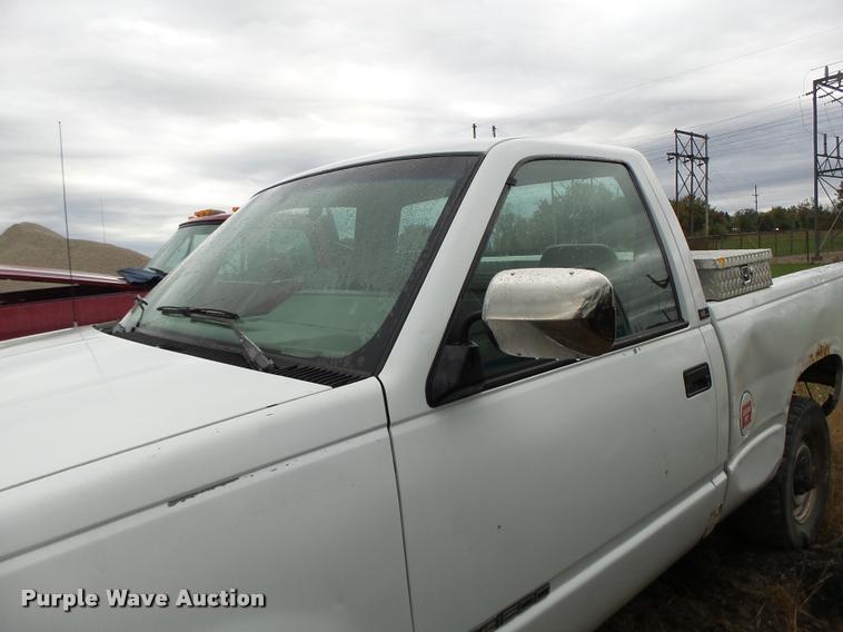 image for item K5647 1994 GMC Sierra 1500 pickup truck