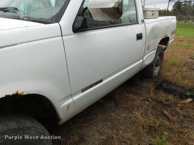 image for item K5647 1994 GMC Sierra 1500 pickup truck