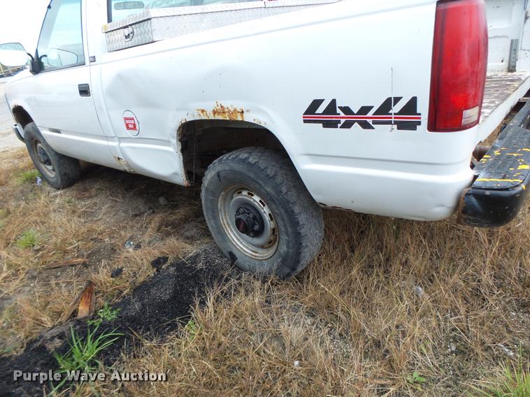 image for item K5647 1994 GMC Sierra 1500 pickup truck