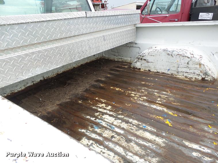 image for item K5647 1994 GMC Sierra 1500 pickup truck