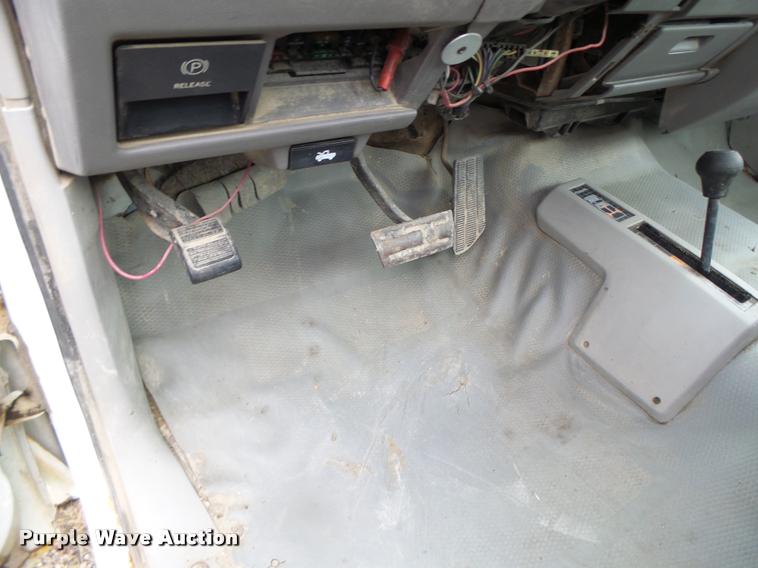 image for item K5647 1994 GMC Sierra 1500 pickup truck