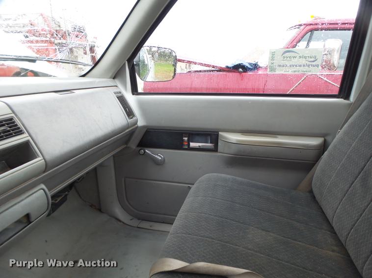 image for item K5647 1994 GMC Sierra 1500 pickup truck