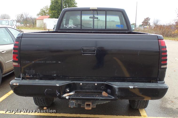 image for item K8069 1990 Chevrolet Silverado 1500 pickup truck