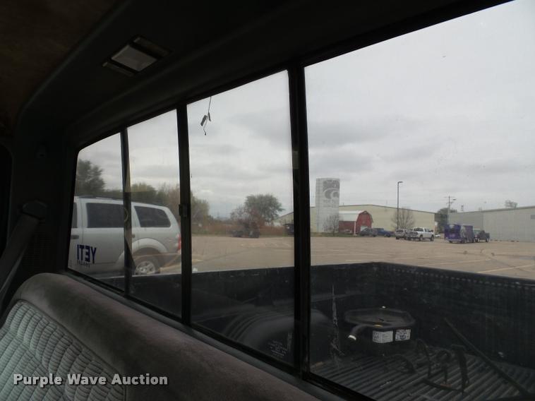 image for item K8069 1990 Chevrolet Silverado 1500 pickup truck