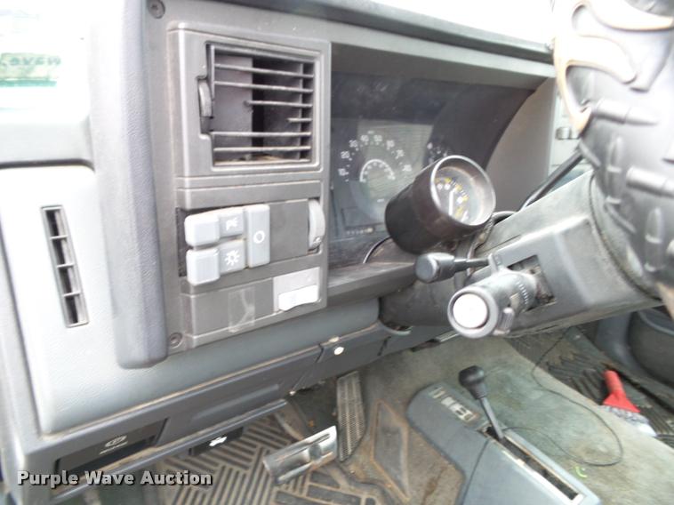 image for item K8069 1990 Chevrolet Silverado 1500 pickup truck