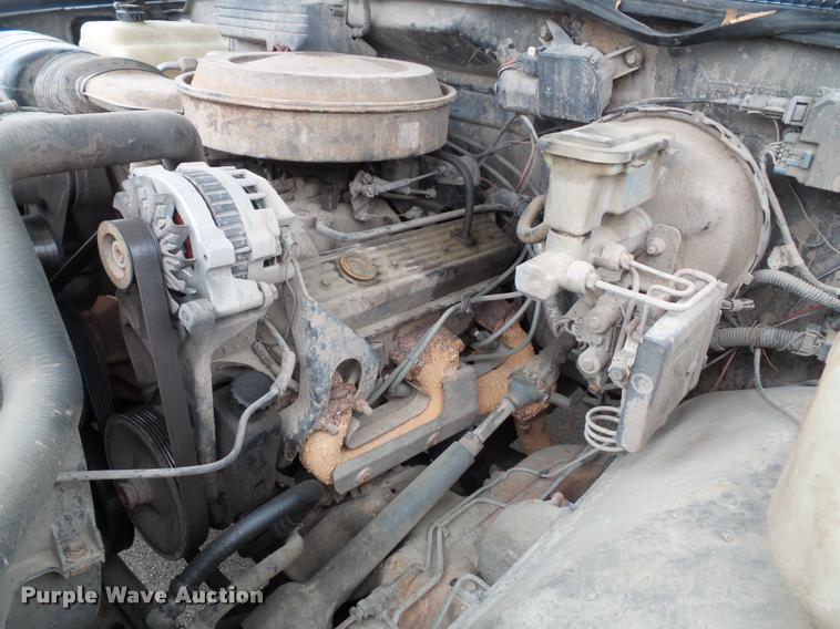 image for item K8069 1990 Chevrolet Silverado 1500 pickup truck