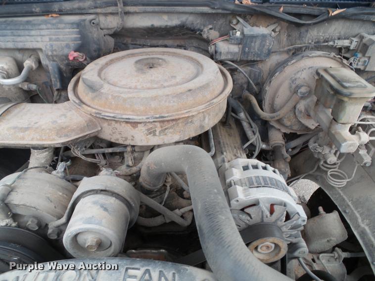 image for item K8069 1990 Chevrolet Silverado 1500 pickup truck