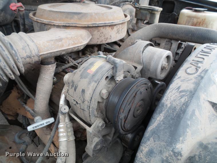 image for item K8069 1990 Chevrolet Silverado 1500 pickup truck