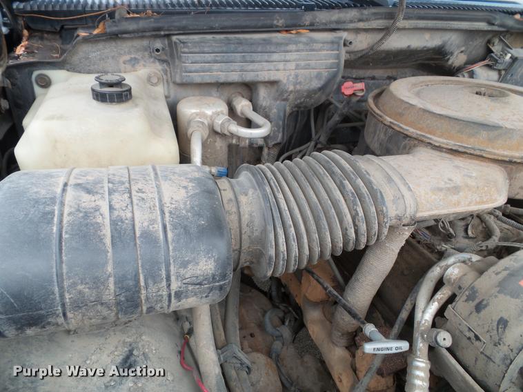 image for item K8069 1990 Chevrolet Silverado 1500 pickup truck