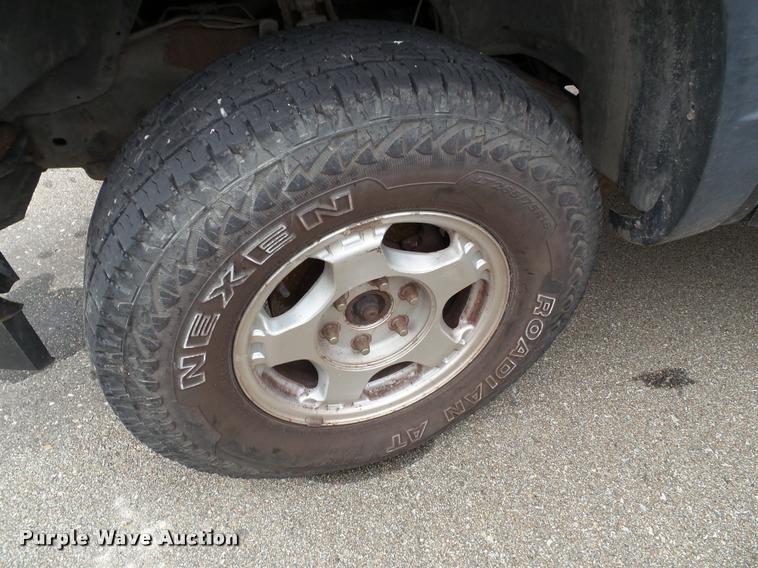 image for item K8069 1990 Chevrolet Silverado 1500 pickup truck