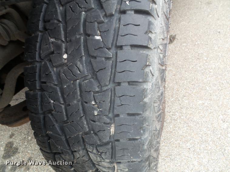 image for item K8069 1990 Chevrolet Silverado 1500 pickup truck