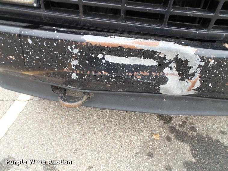 image for item K8069 1990 Chevrolet Silverado 1500 pickup truck