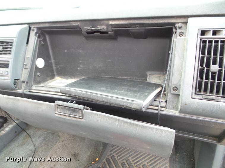 image for item K8069 1990 Chevrolet Silverado 1500 pickup truck