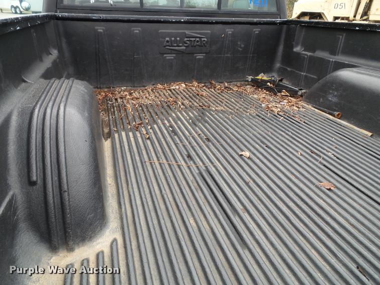 image for item K8069 1990 Chevrolet Silverado 1500 pickup truck