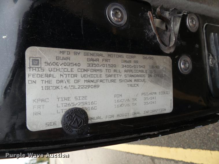 image for item K8069 1990 Chevrolet Silverado 1500 pickup truck