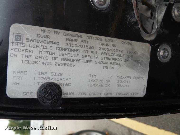 image for item K8069 1990 Chevrolet Silverado 1500 pickup truck