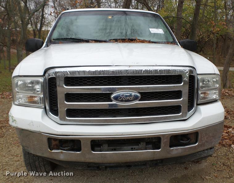 image for item K8074 2007 Ford F250 Super Duty XLT flatbed pickup truck