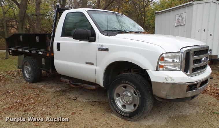 image for item K8074 2007 Ford F250 Super Duty XLT flatbed pickup truck