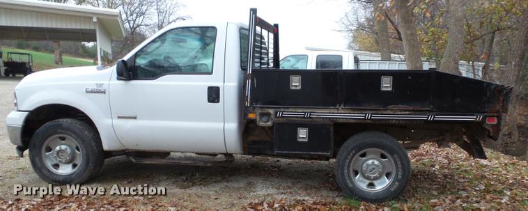 image for item K8074 2007 Ford F250 Super Duty XLT flatbed pickup truck