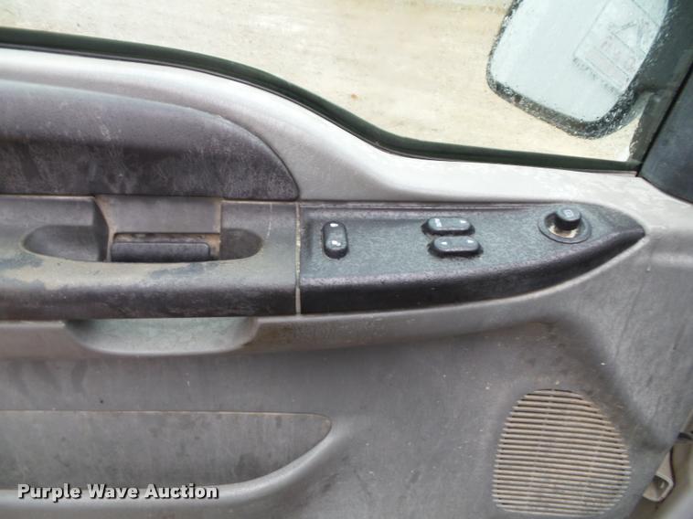 image for item K8074 2007 Ford F250 Super Duty XLT flatbed pickup truck