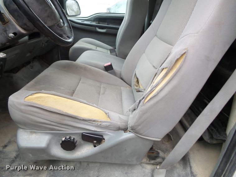 image for item K8074 2007 Ford F250 Super Duty XLT flatbed pickup truck