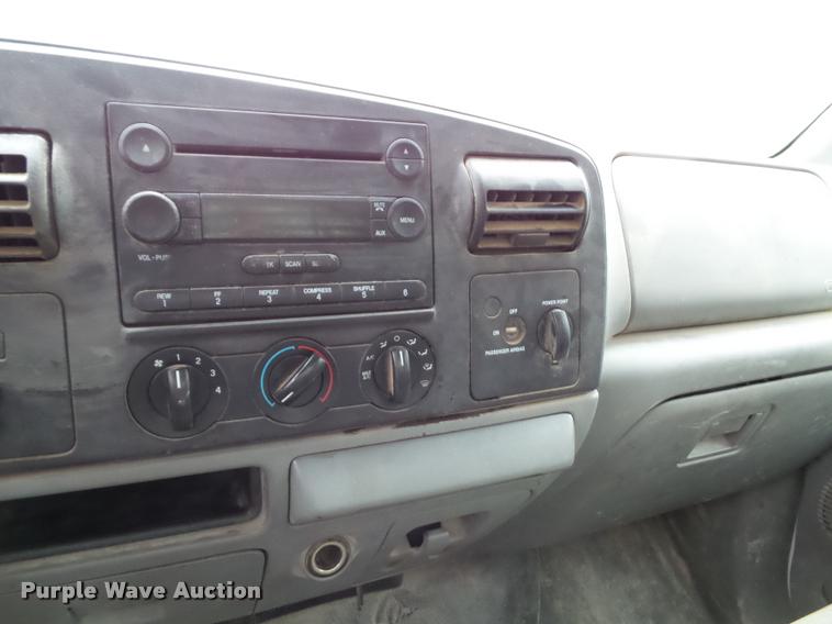 image for item K8074 2007 Ford F250 Super Duty XLT flatbed pickup truck