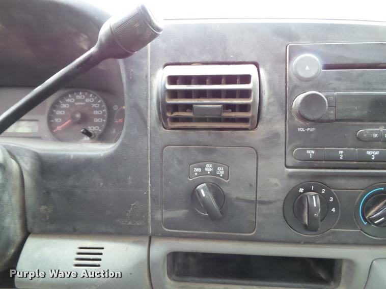 image for item K8074 2007 Ford F250 Super Duty XLT flatbed pickup truck