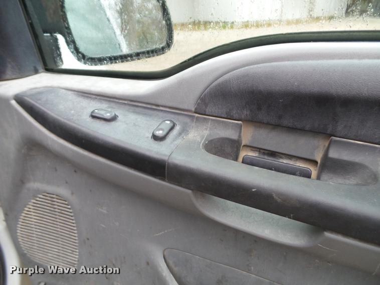 image for item K8074 2007 Ford F250 Super Duty XLT flatbed pickup truck