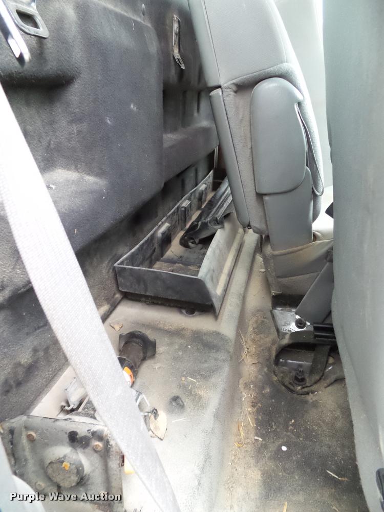 image for item K8074 2007 Ford F250 Super Duty XLT flatbed pickup truck