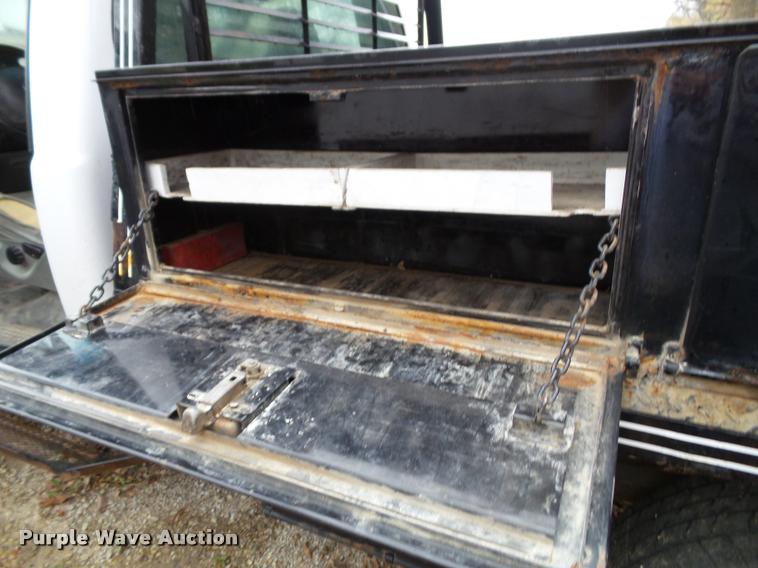 image for item K8074 2007 Ford F250 Super Duty XLT flatbed pickup truck