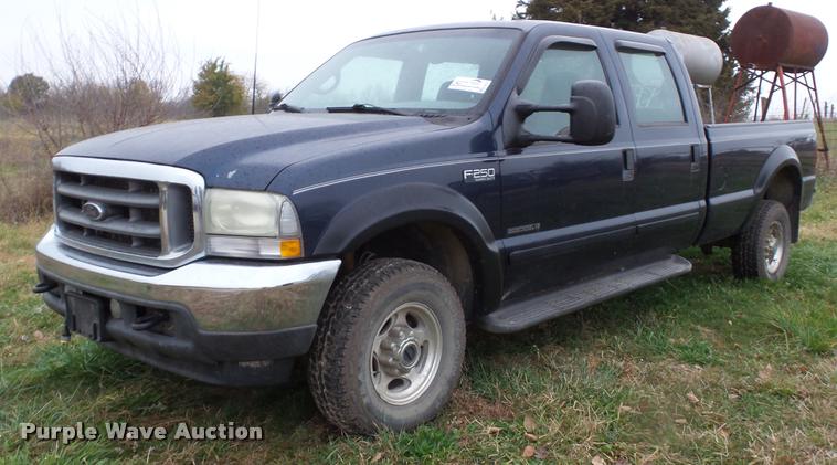 image for item K8079 2002 Ford F250 Super Duty XLT Crew Cab pickup truck