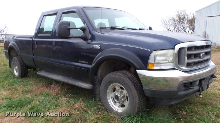 image for item K8079 2002 Ford F250 Super Duty XLT Crew Cab pickup truck