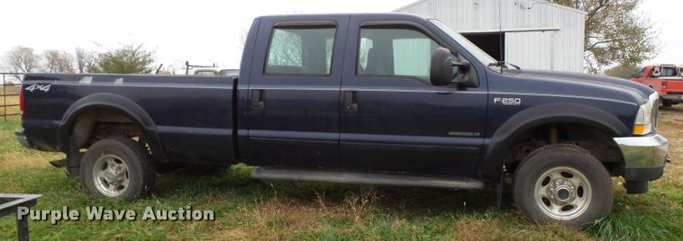 image for item K8079 2002 Ford F250 Super Duty XLT Crew Cab pickup truck