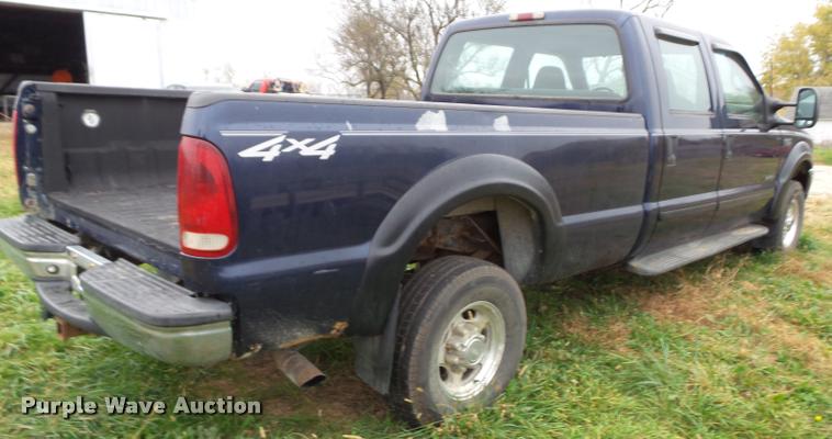 image for item K8079 2002 Ford F250 Super Duty XLT Crew Cab pickup truck