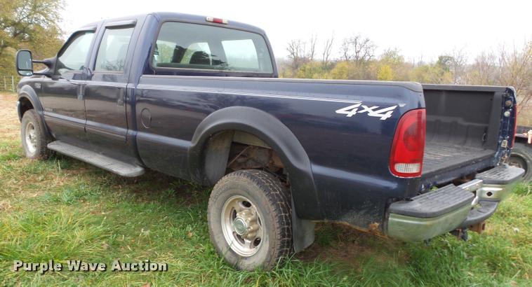 image for item K8079 2002 Ford F250 Super Duty XLT Crew Cab pickup truck