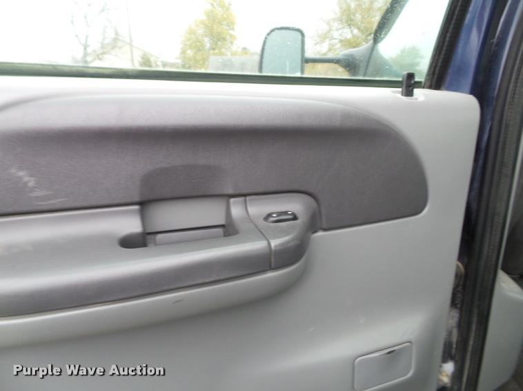 image for item K8079 2002 Ford F250 Super Duty XLT Crew Cab pickup truck